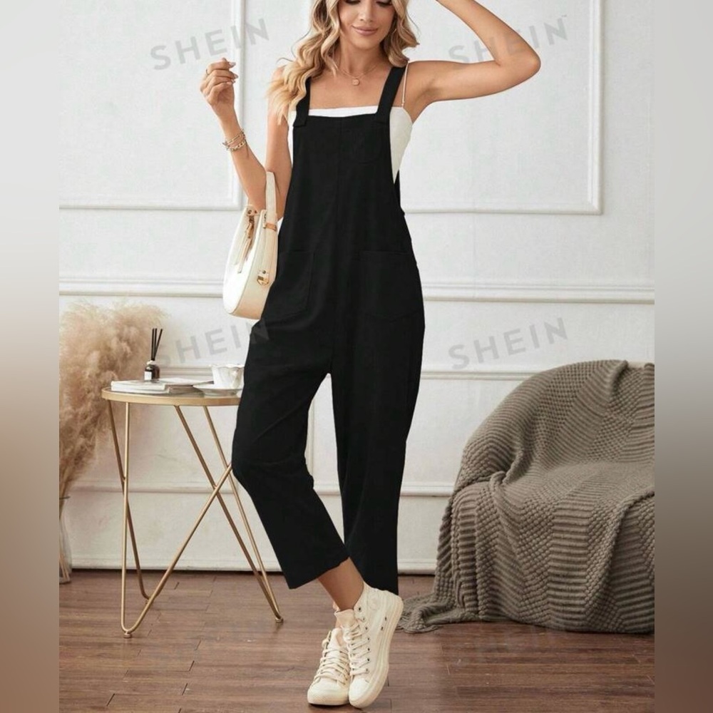 Never worn SHEIN solid pocket, patched overall jumpsuit. Size large